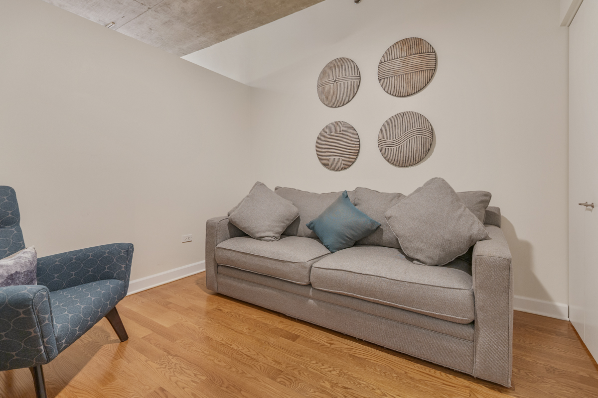 125 E 13TH Street Unit: 1002