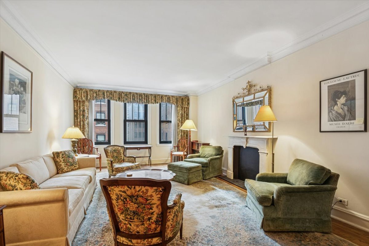 3300 N Lake Shore Drive Unit: 10D