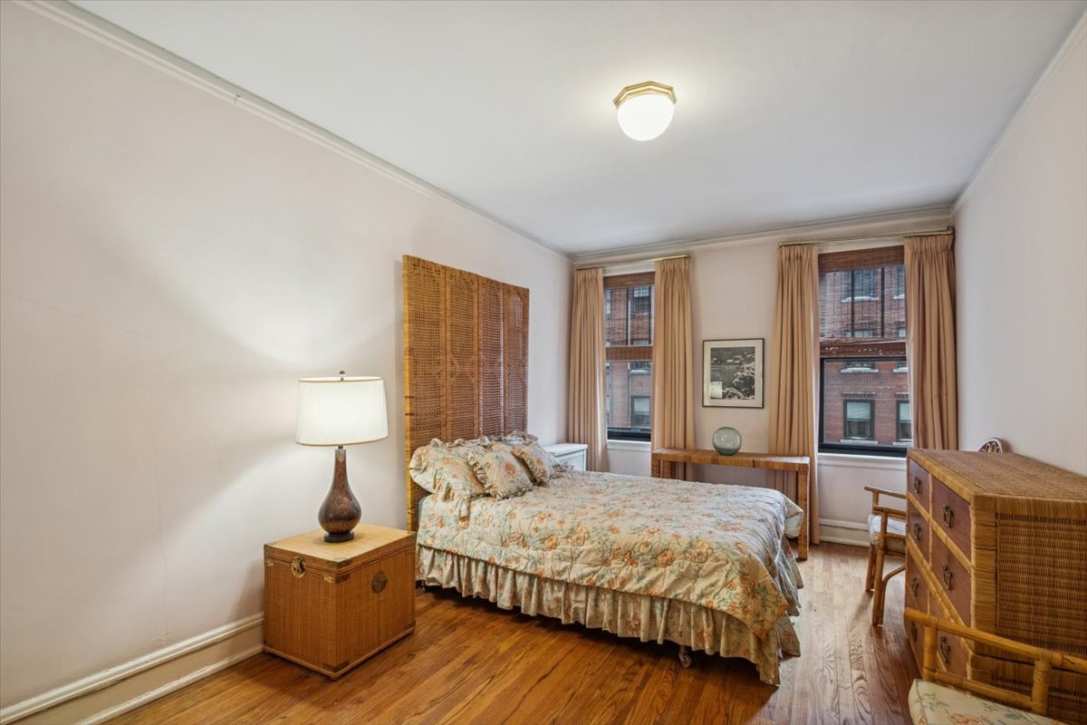 3300 N Lake Shore Drive Unit: 10D