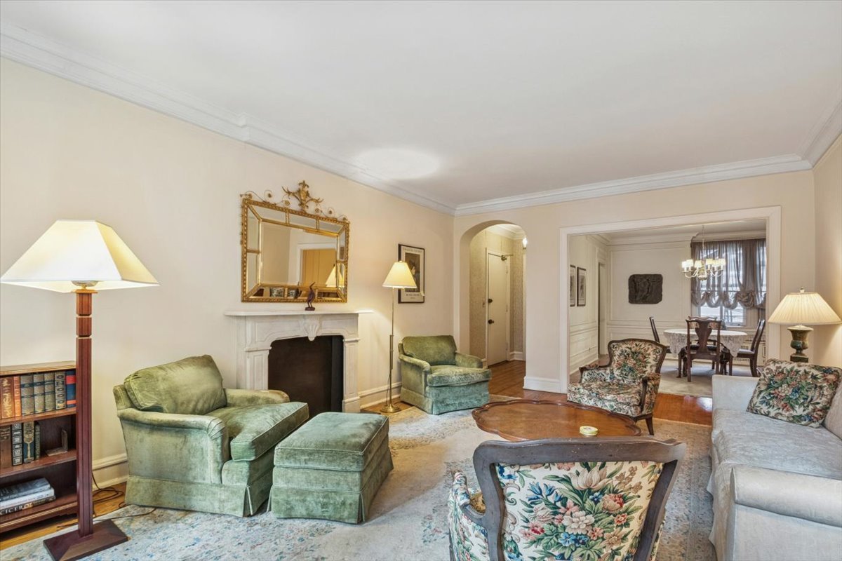 3300 N Lake Shore Drive Unit: 10D