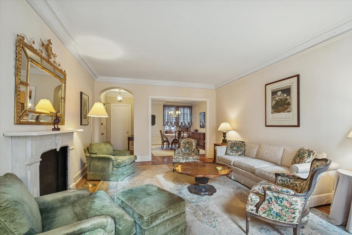 3300 N Lake Shore Drive Unit: 10D