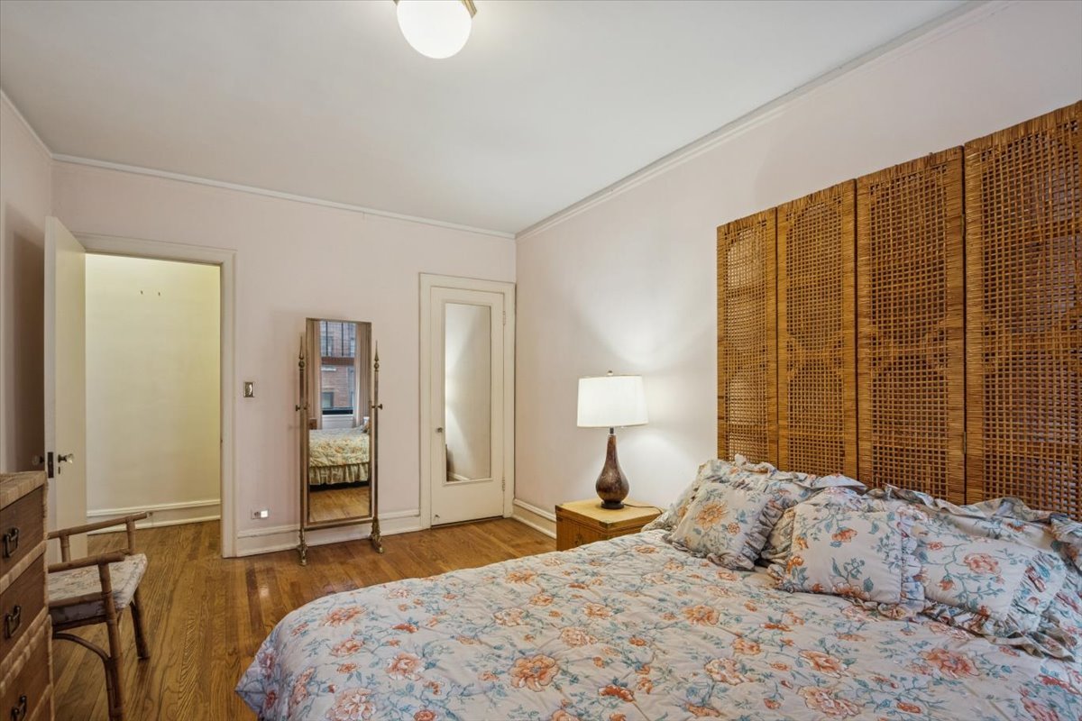 3300 N Lake Shore Drive Unit: 10D