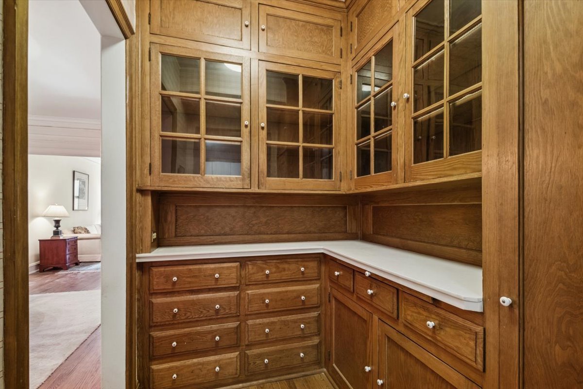 3300 N Lake Shore Drive Unit: 10D