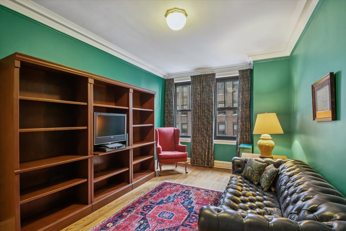 3300 N Lake Shore Drive Unit: 10D