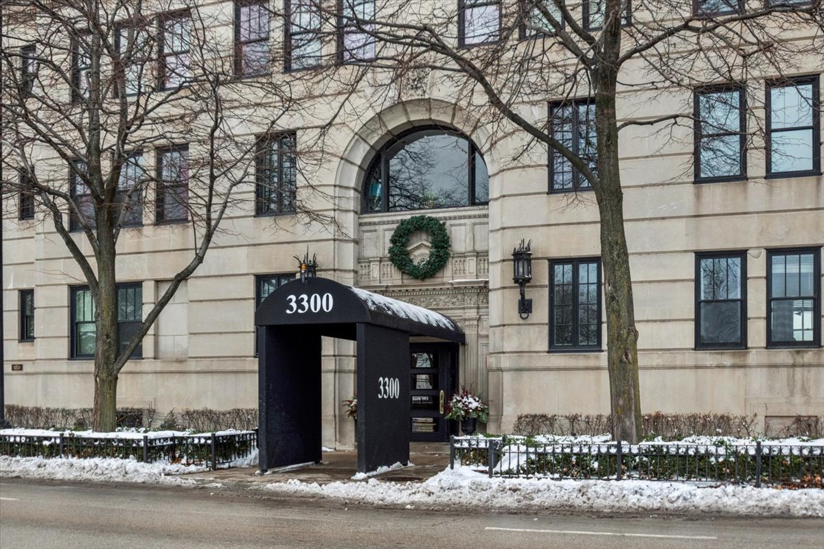 3300 N Lake Shore Drive Unit: 10D