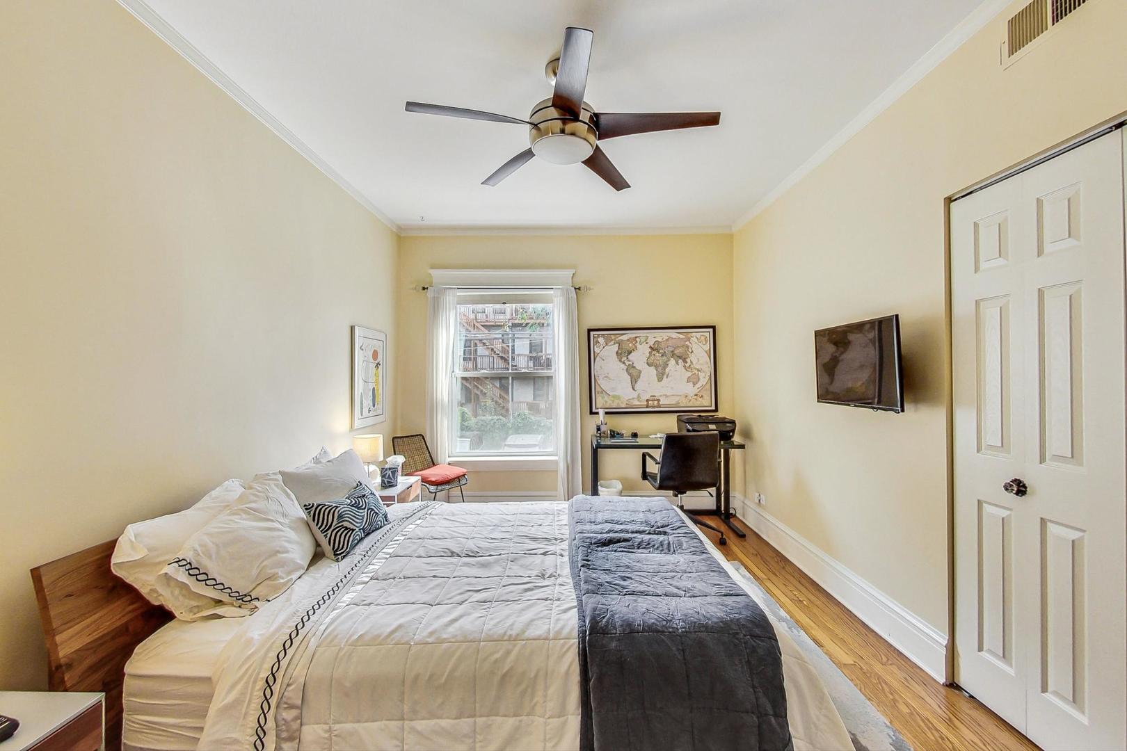 733 W Buckingham Place Unit: 13