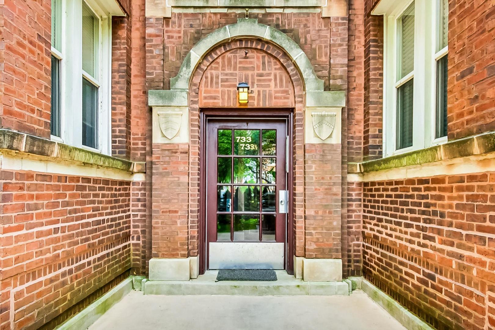 733 W Buckingham Place Unit: 13