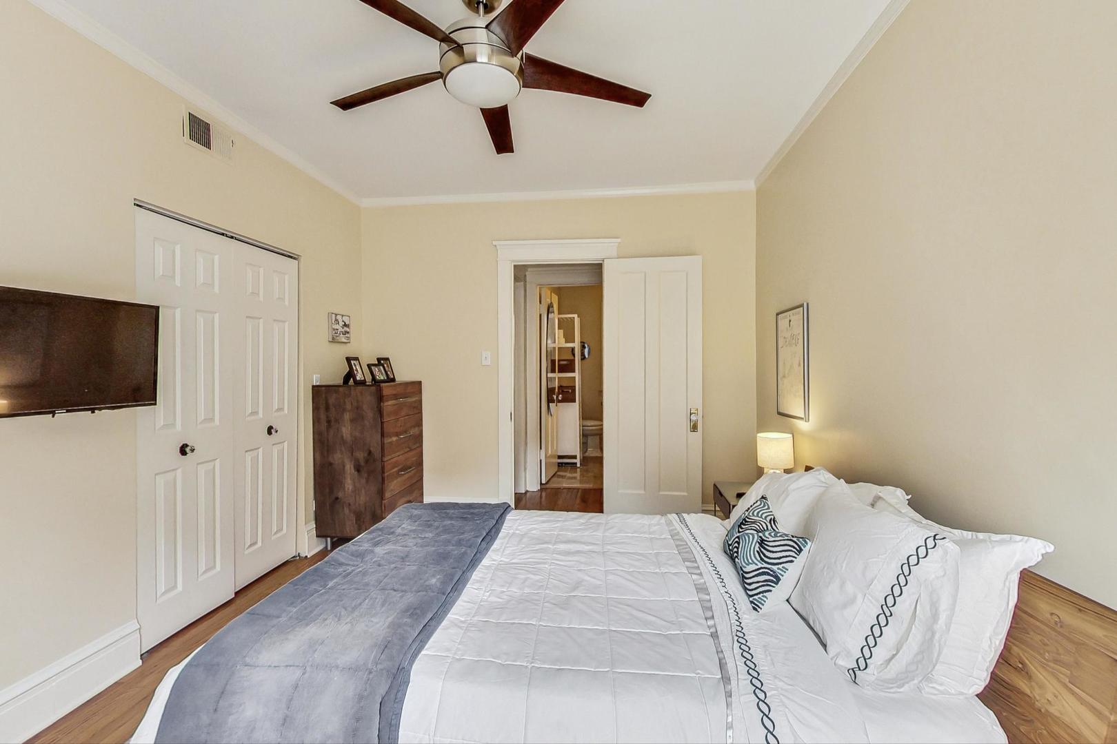 733 W Buckingham Place Unit: 13