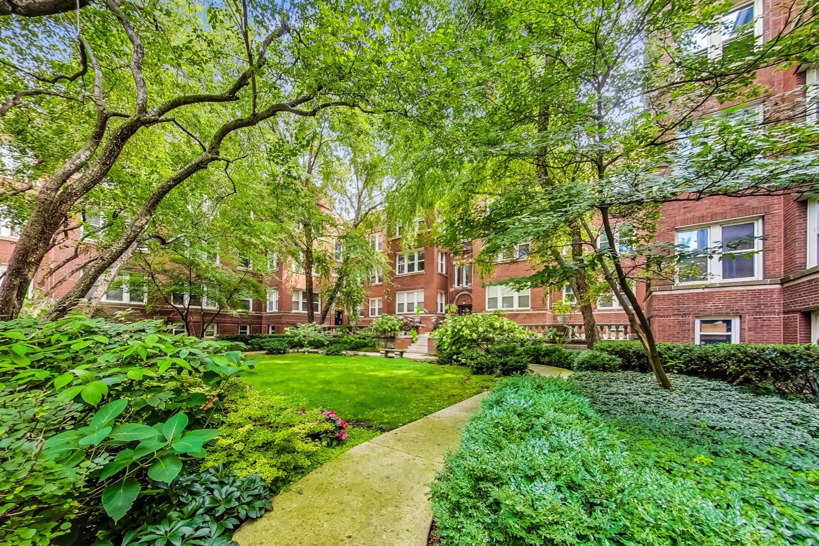 733 W Buckingham Place Unit: 13