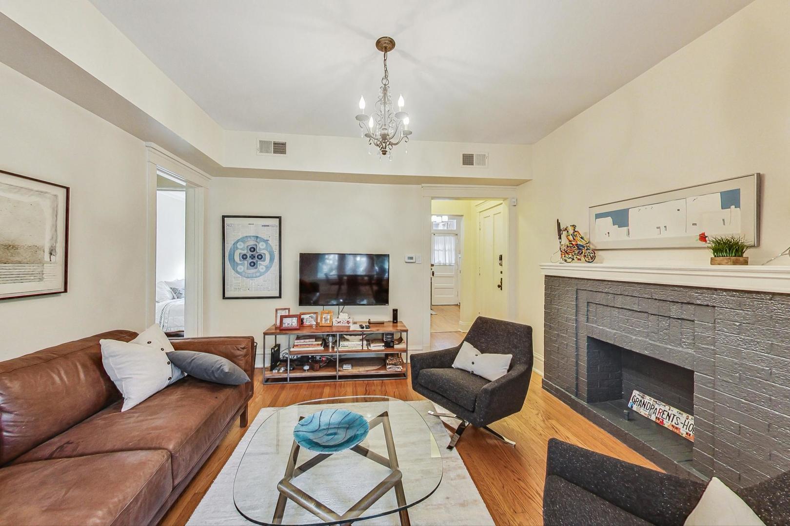 733 W Buckingham Place Unit: 13