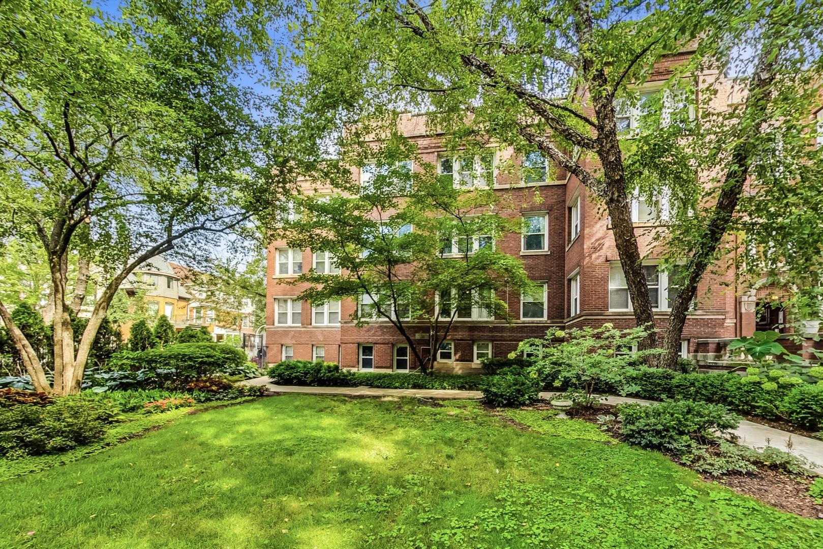 733 W Buckingham Place Unit: 13