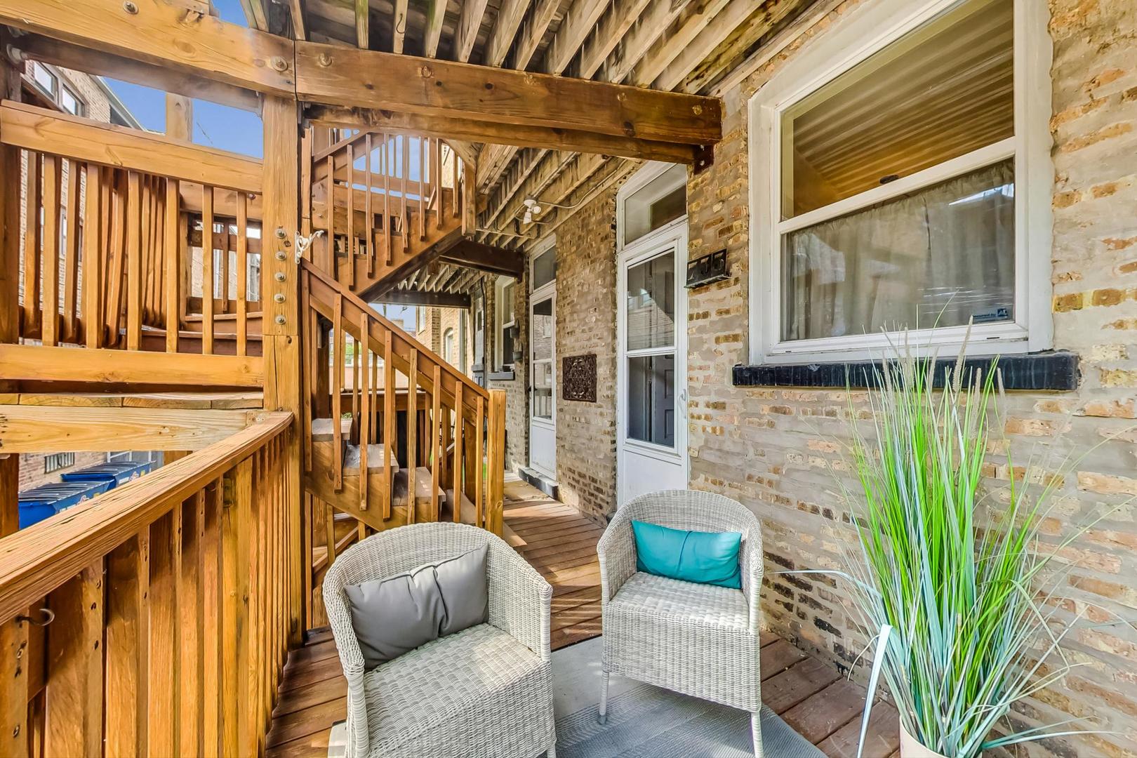 733 W Buckingham Place Unit: 13