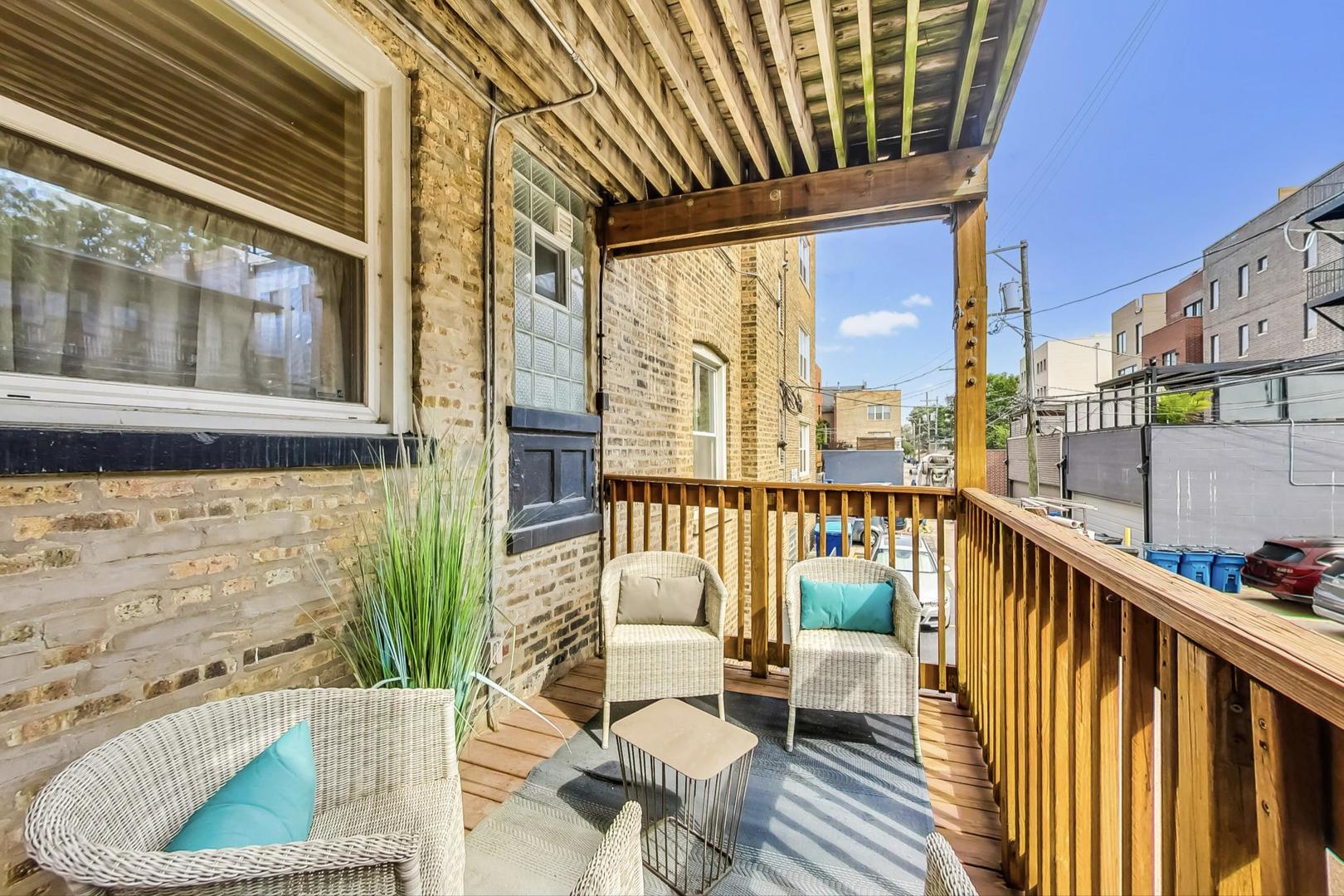 733 W Buckingham Place Unit: 13