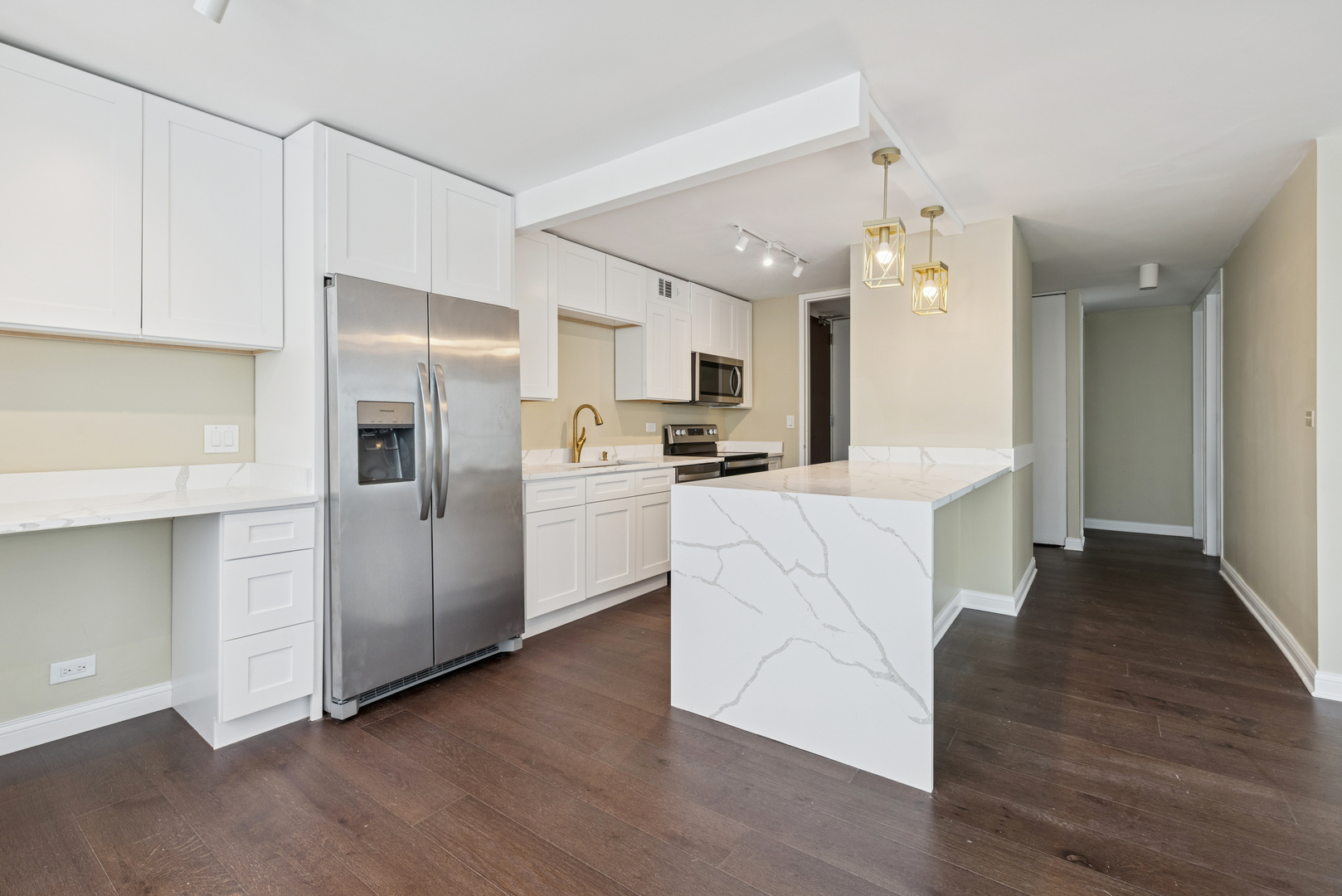 655 W IRVING PARK Road Unit: 5202
