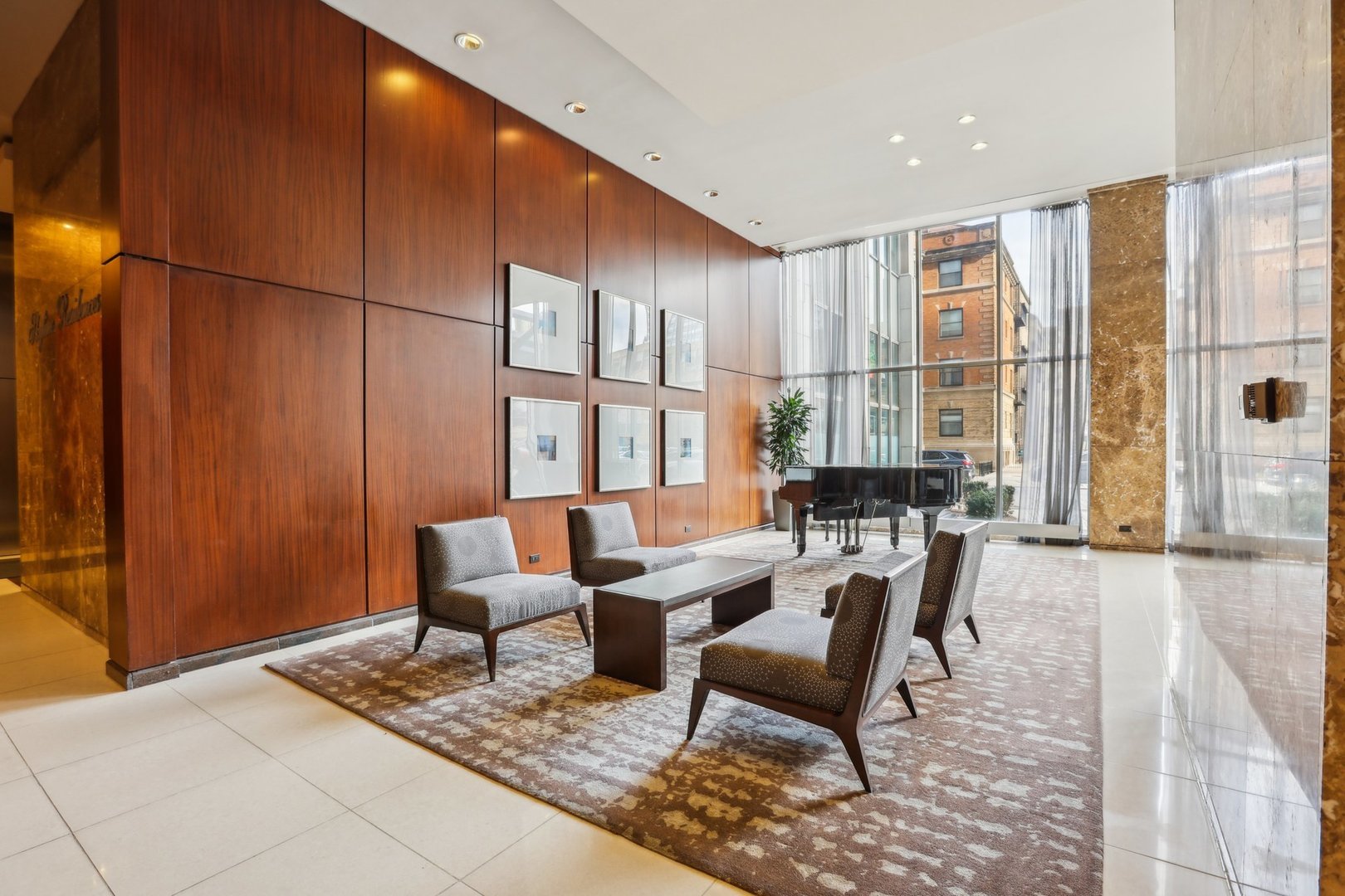 655 W IRVING PARK Road Unit: 5202