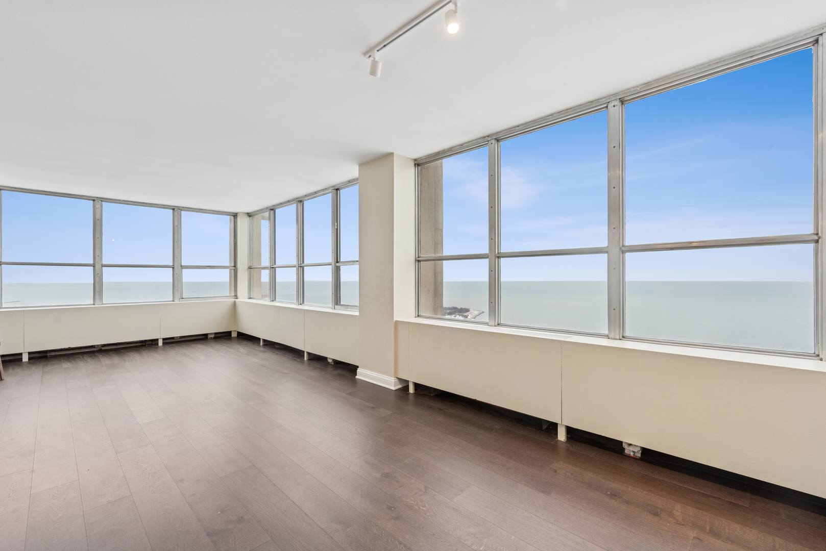 655 W IRVING PARK Road Unit: 5202