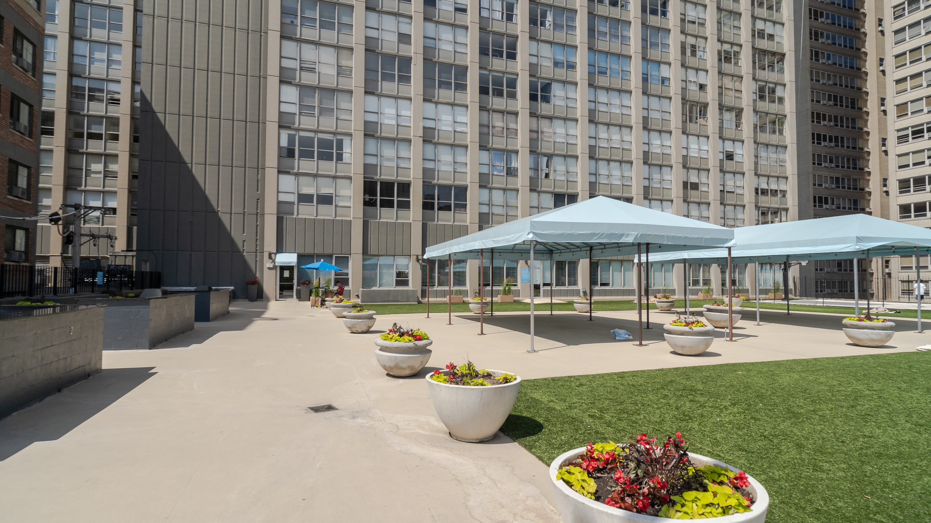 655 W IRVING PARK Road Unit: 5202
