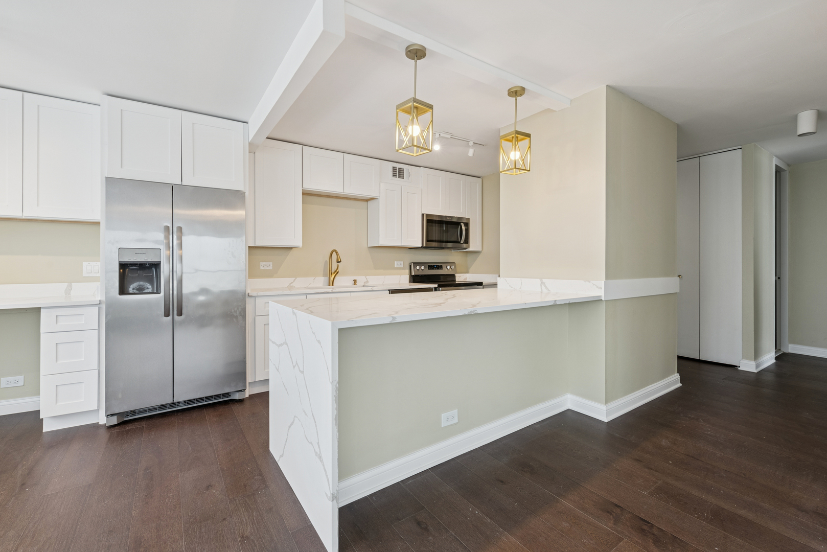 655 W IRVING PARK Road Unit: 5202