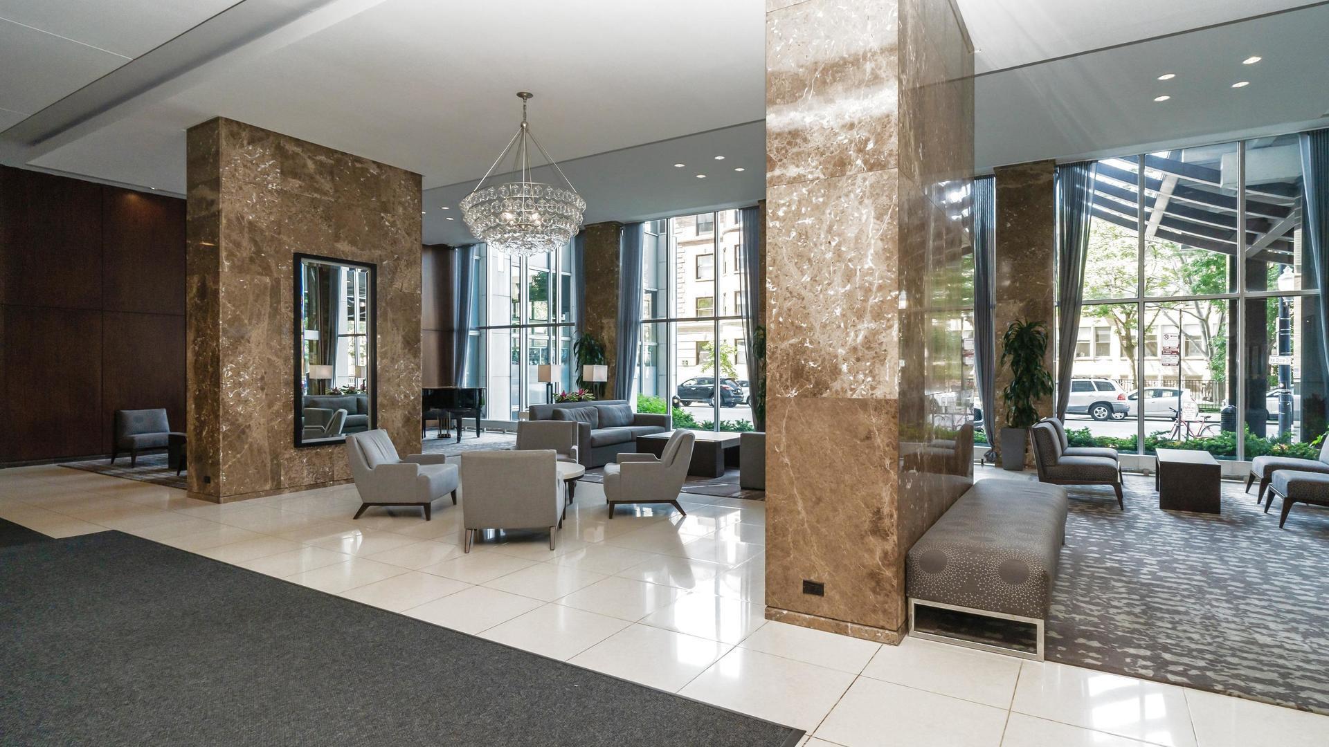 655 W IRVING PARK Road Unit: 5202