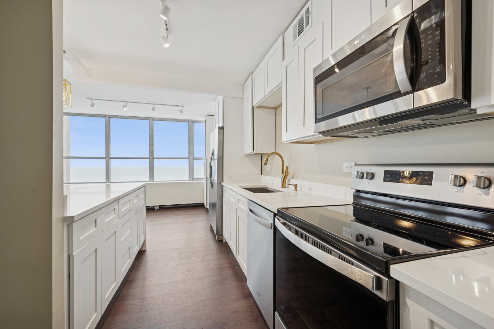 655 W IRVING PARK Road Unit: 5202