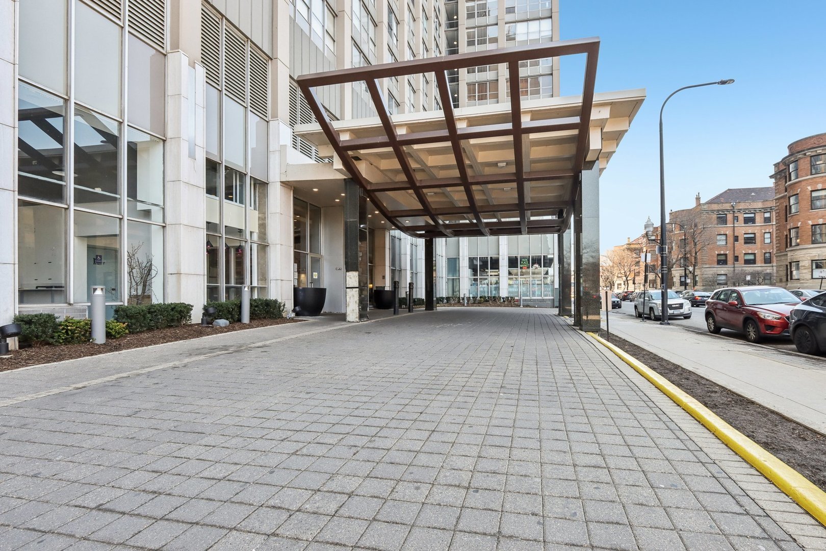 655 W IRVING PARK Road Unit: 5202