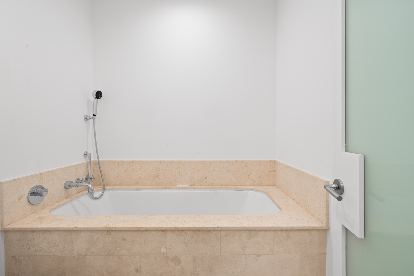 600 N Kingsbury Street Unit: 506