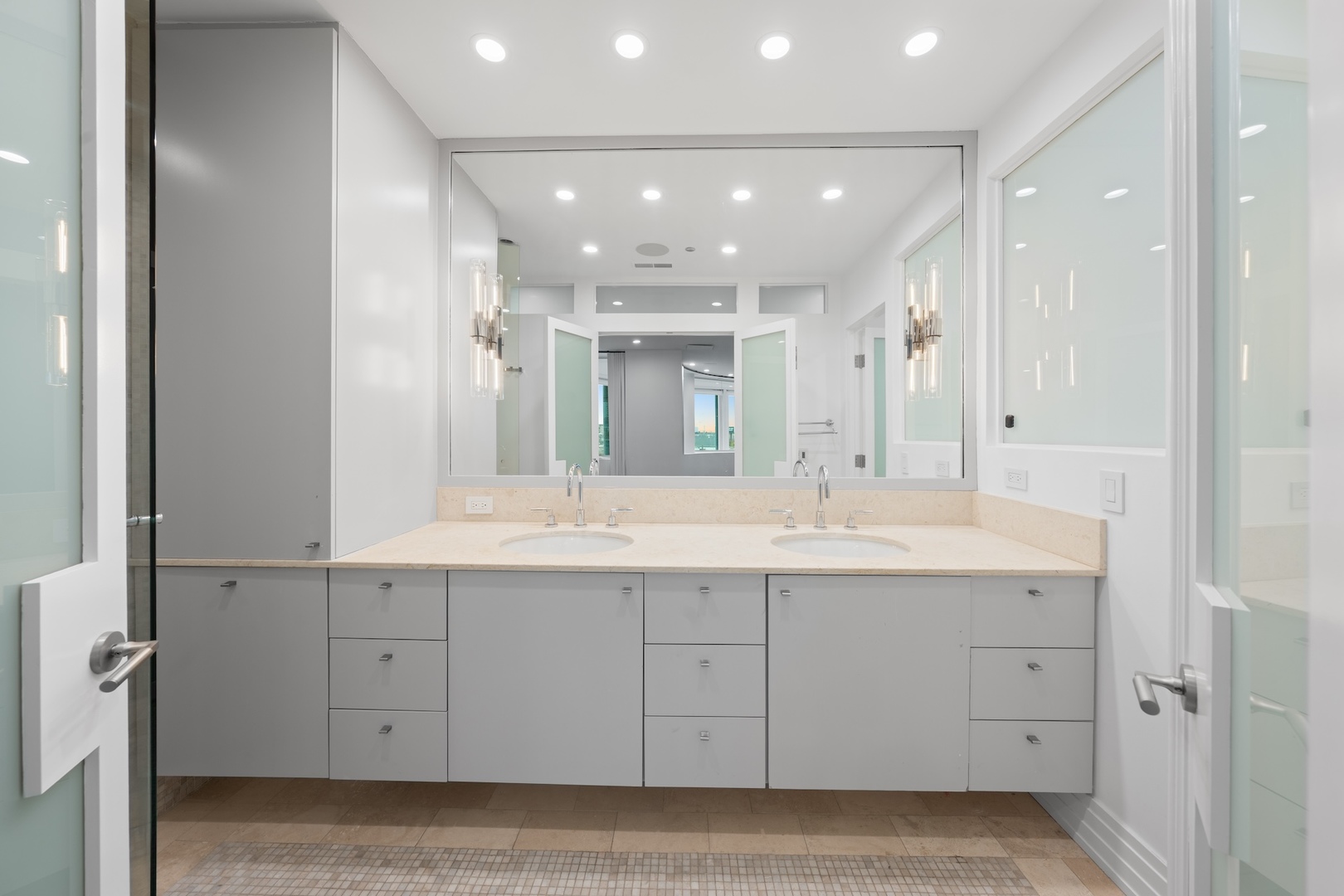 600 N Kingsbury Street Unit: 506