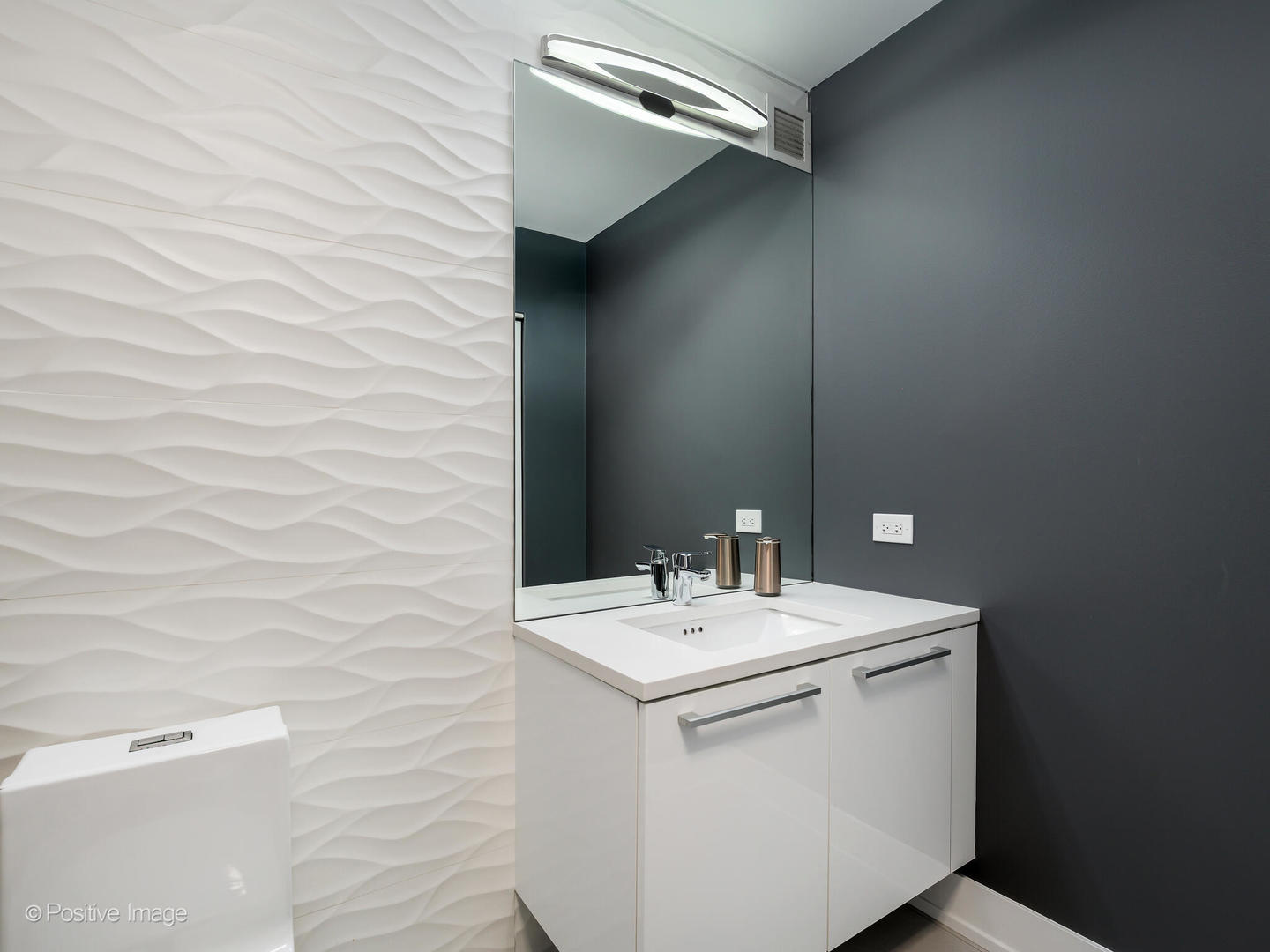 600 N KINGSBURY Street Unit: 309