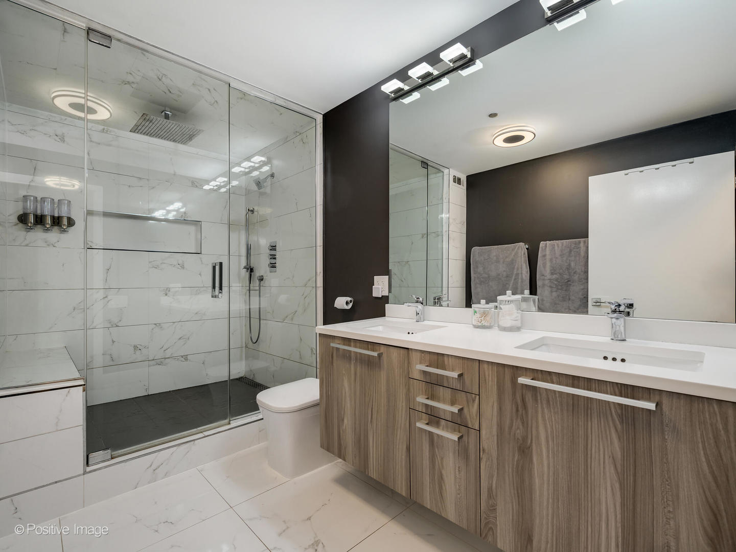 600 N KINGSBURY Street Unit: 309