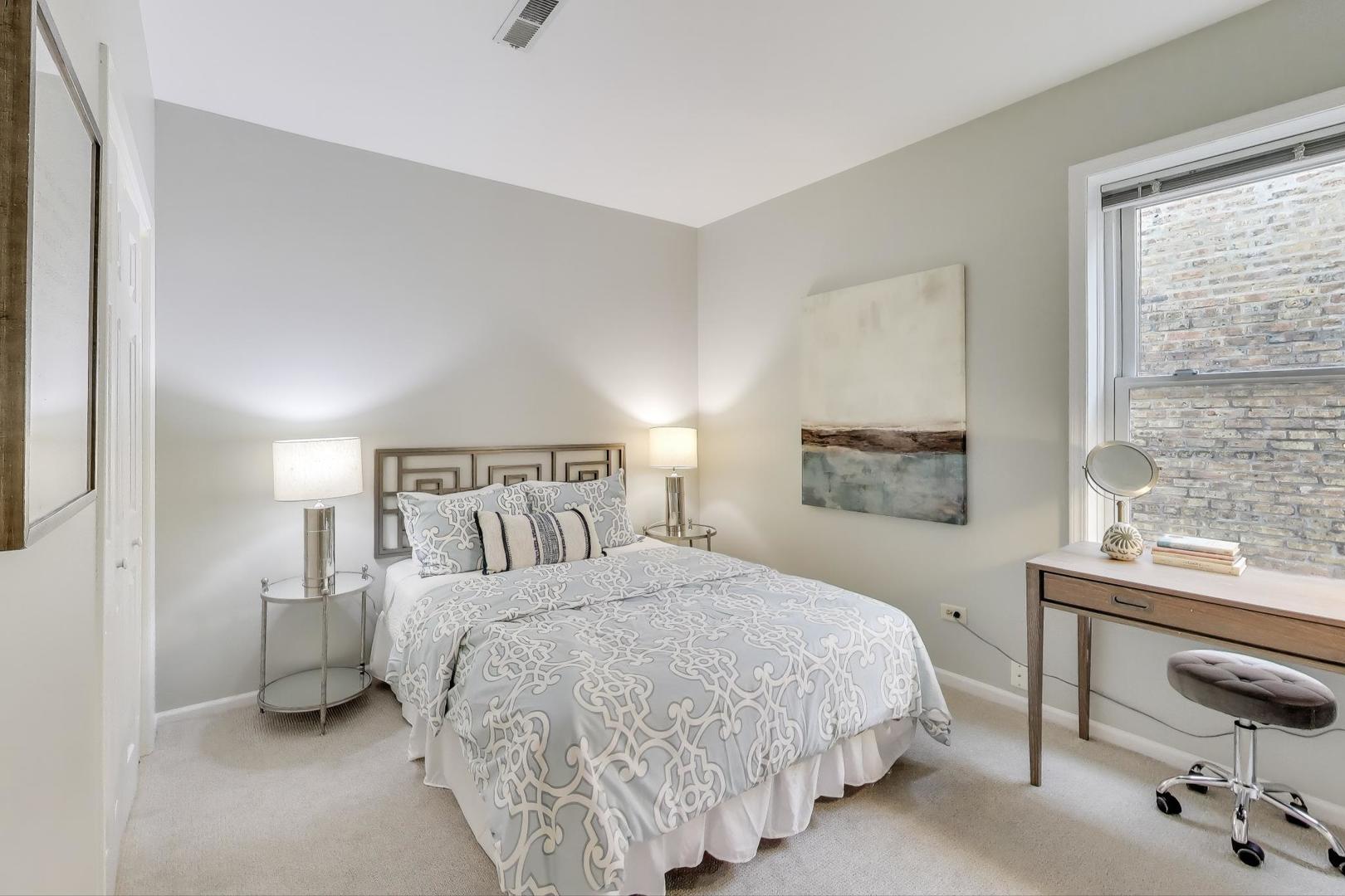 921 W Addison Street Unit: 3B