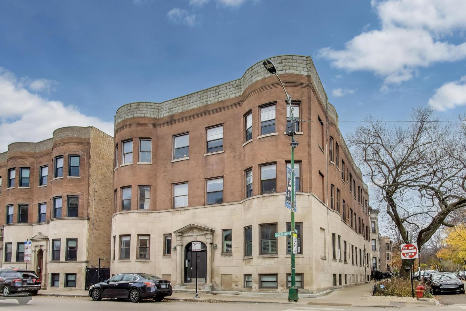 921 W Addison Street Unit: 3B