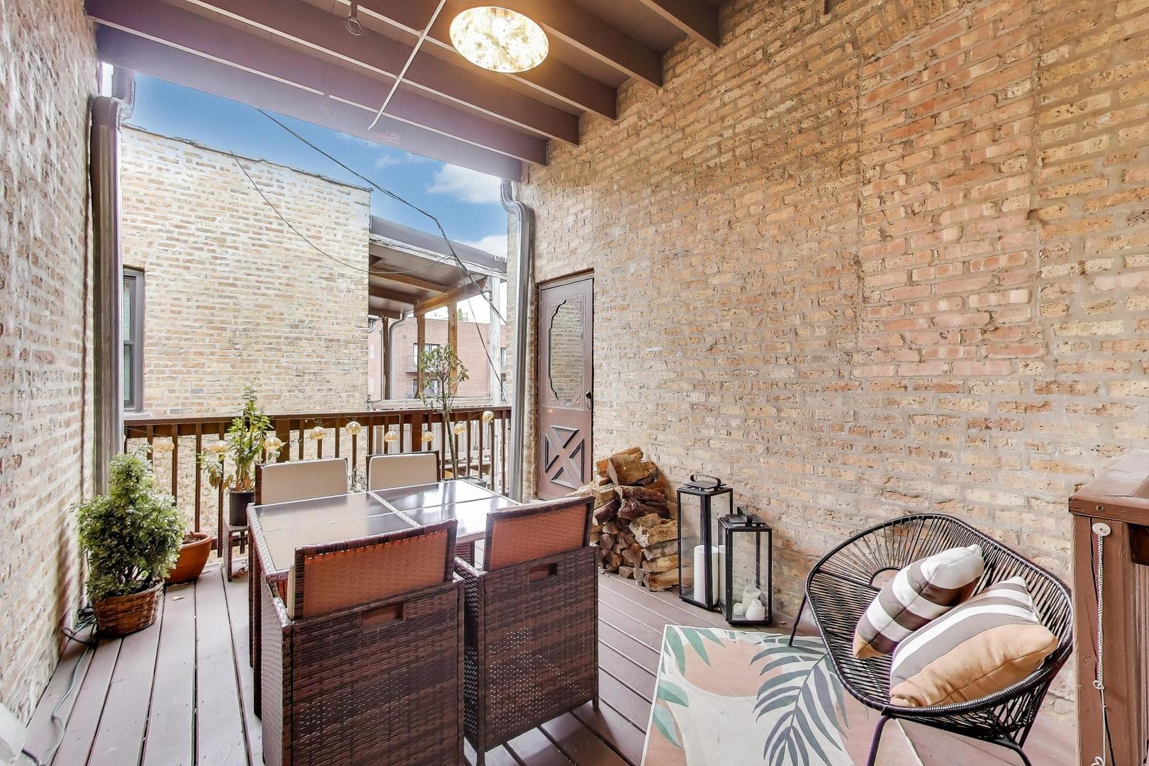 921 W Addison Street Unit: 3B