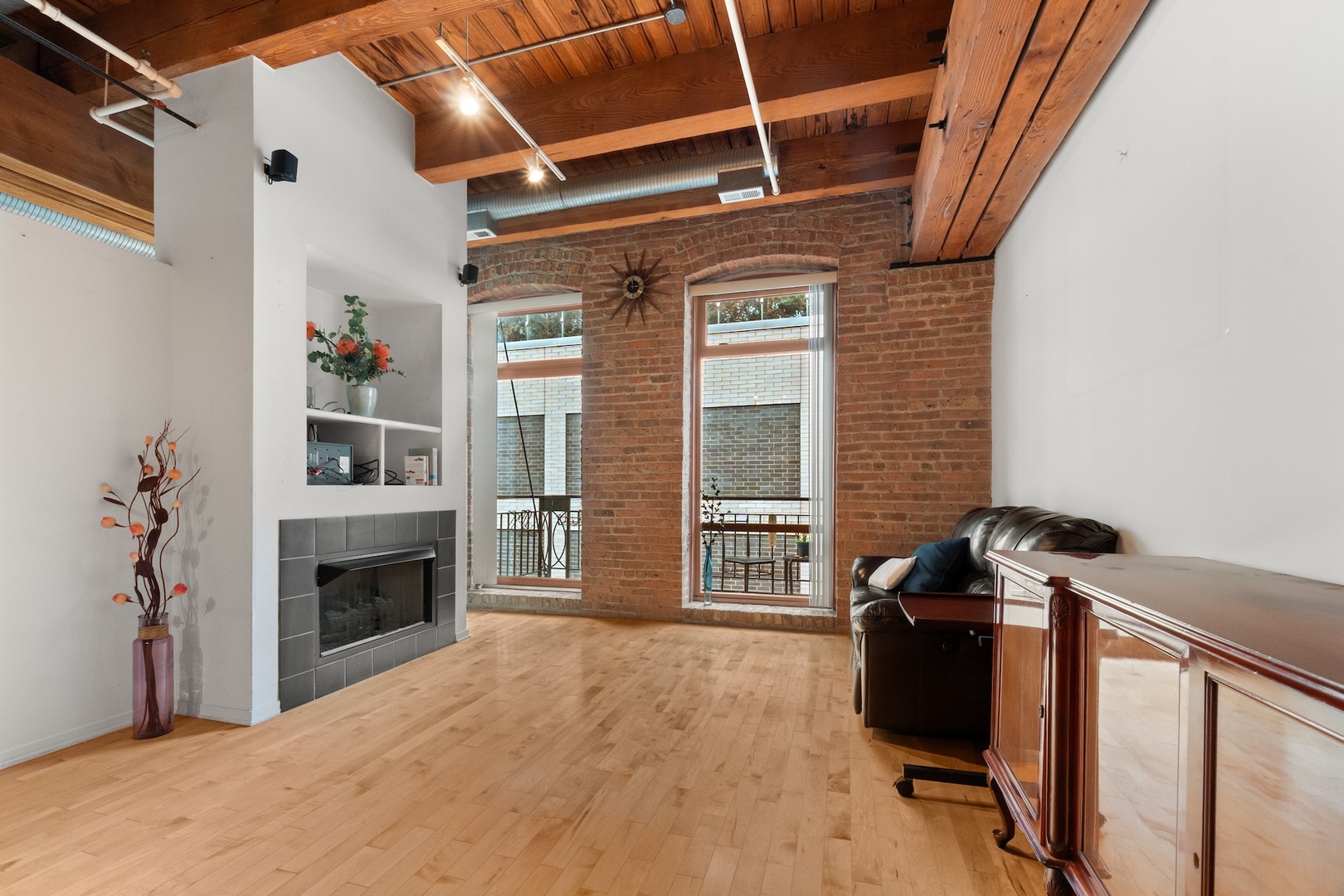 360 W Illinois Street Unit: 424