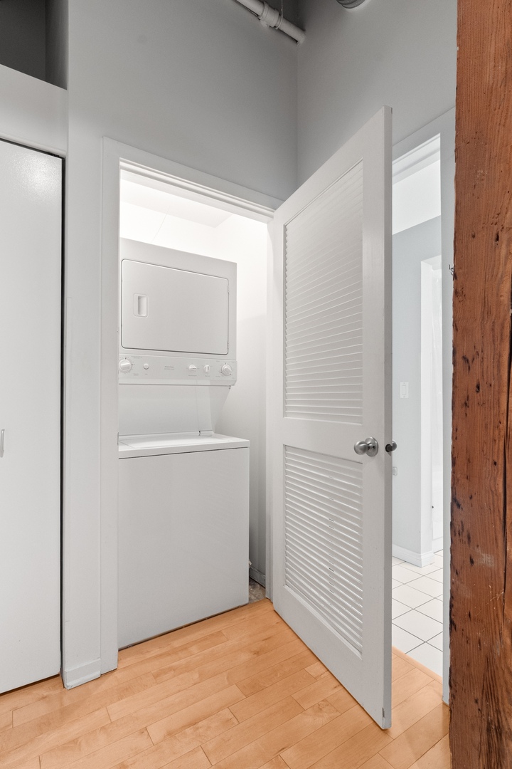 360 W Illinois Street Unit: 424