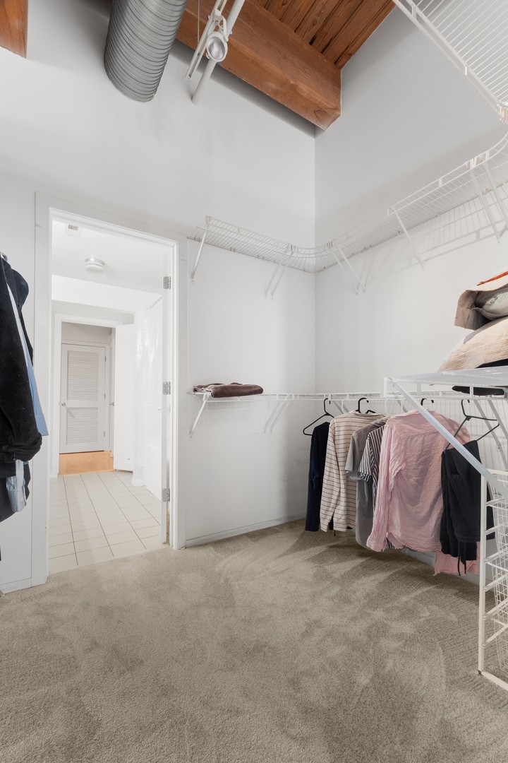 360 W Illinois Street Unit: 424