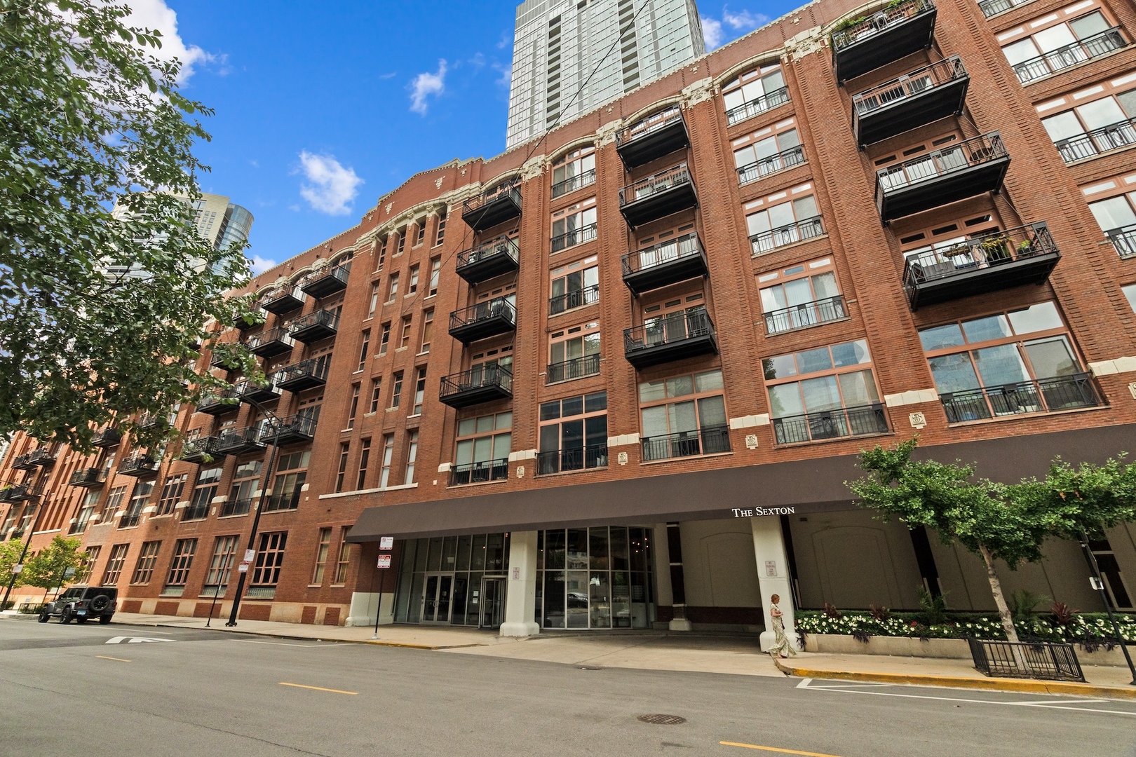 360 W Illinois Street Unit: 424