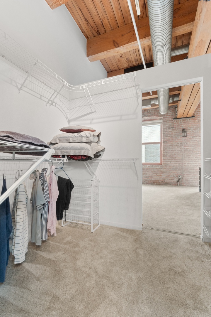 360 W Illinois Street Unit: 424