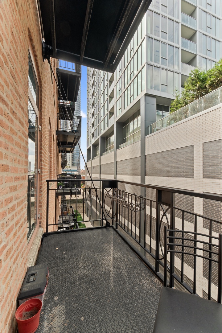 360 W Illinois Street Unit: 424