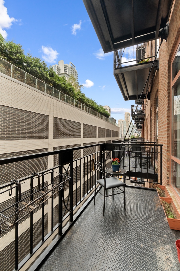 360 W Illinois Street Unit: 424