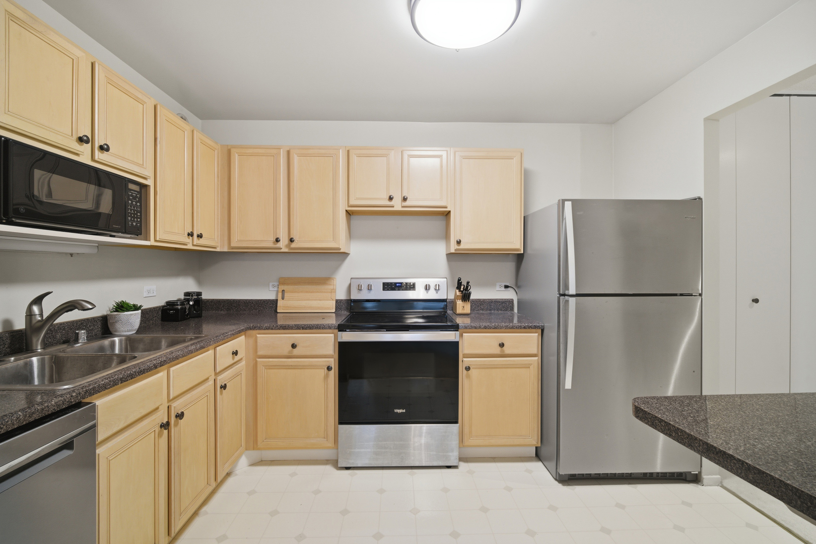70 W Huron Street Unit: 607