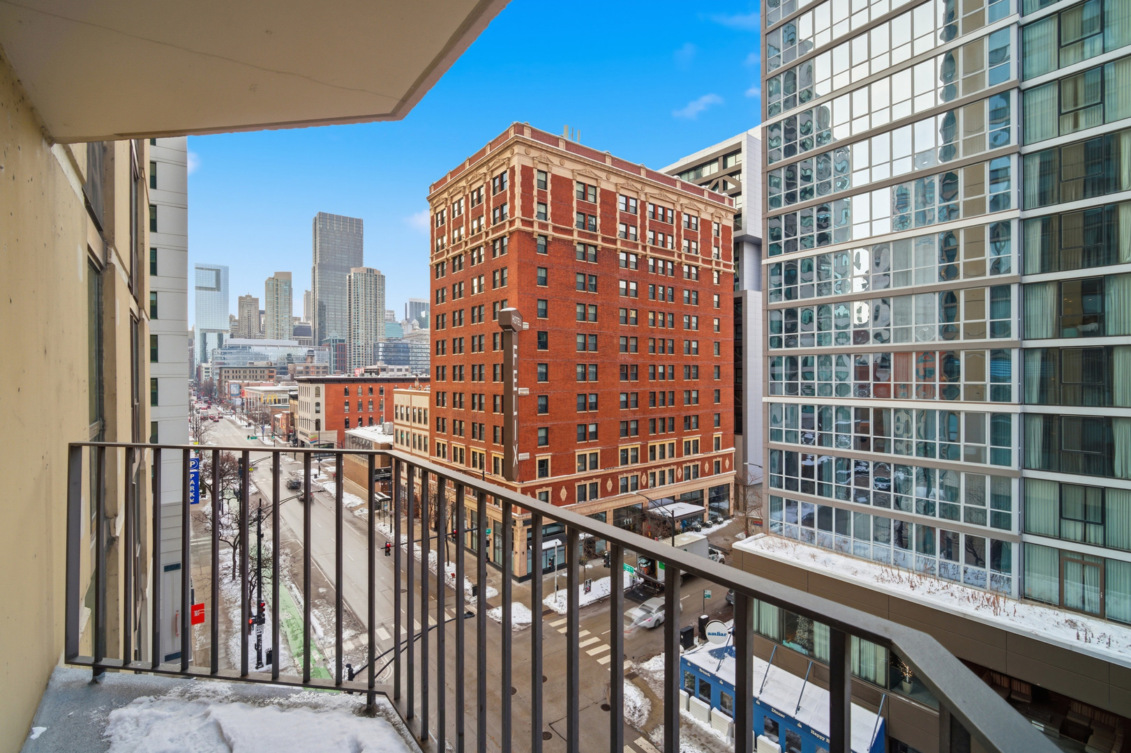 70 W Huron Street Unit: 607