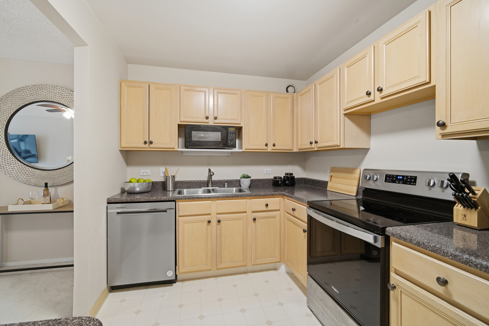 70 W Huron Street Unit: 607