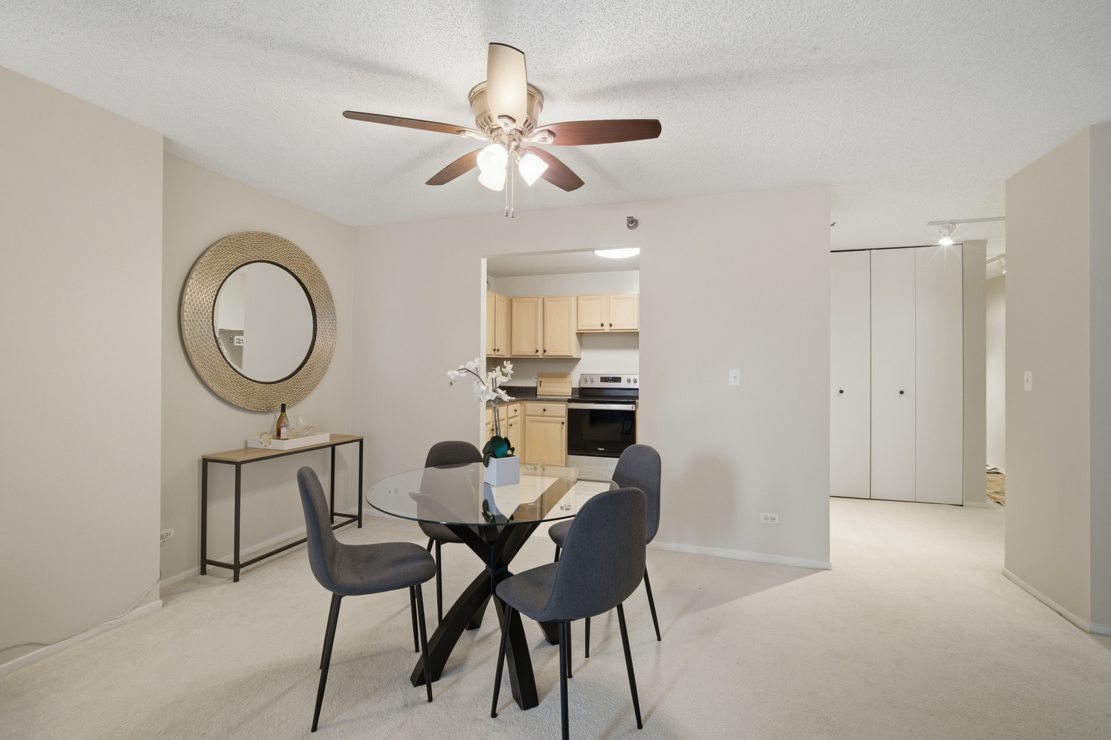 70 W Huron Street Unit: 607