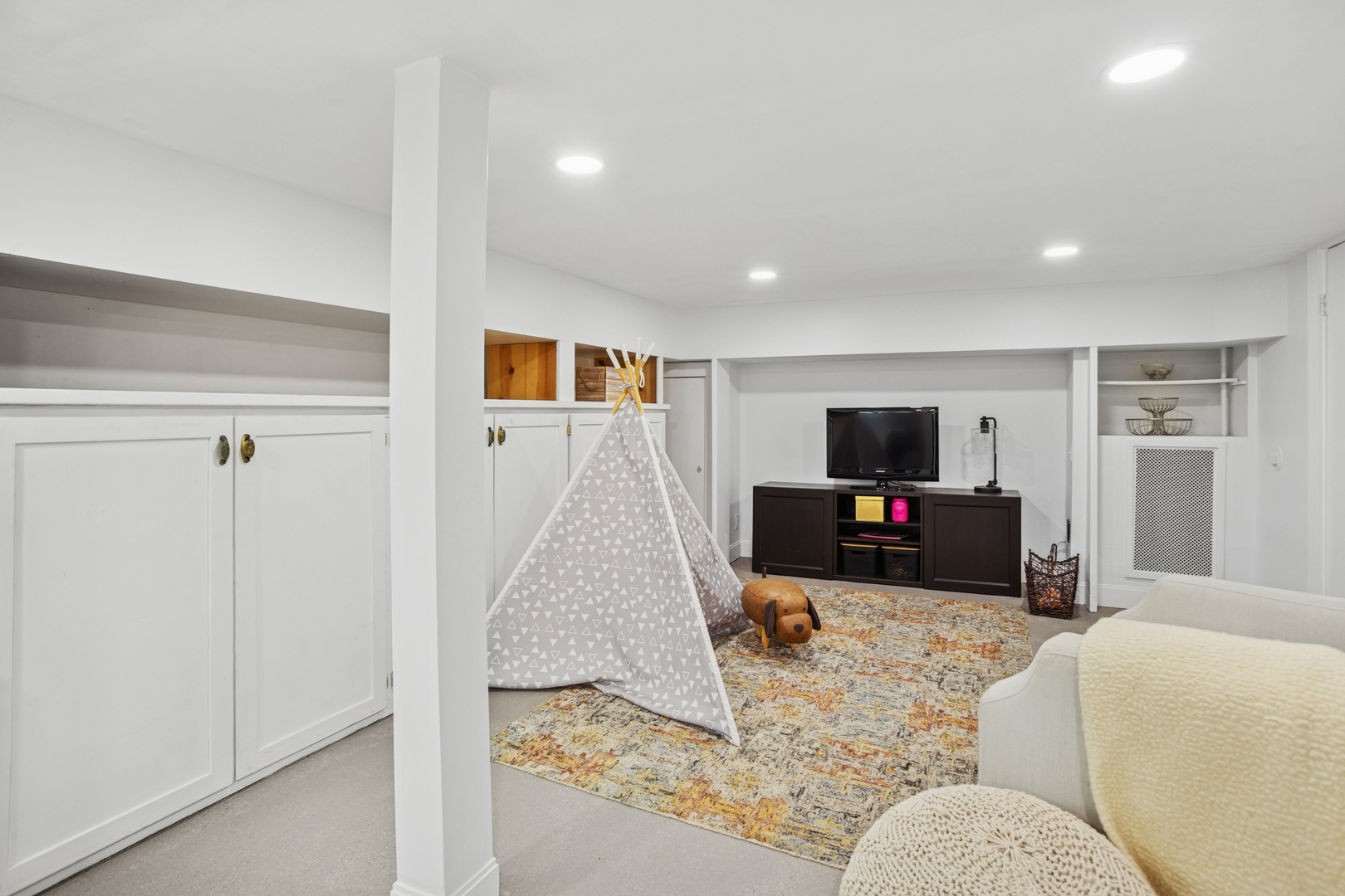 305 N Addison Avenue