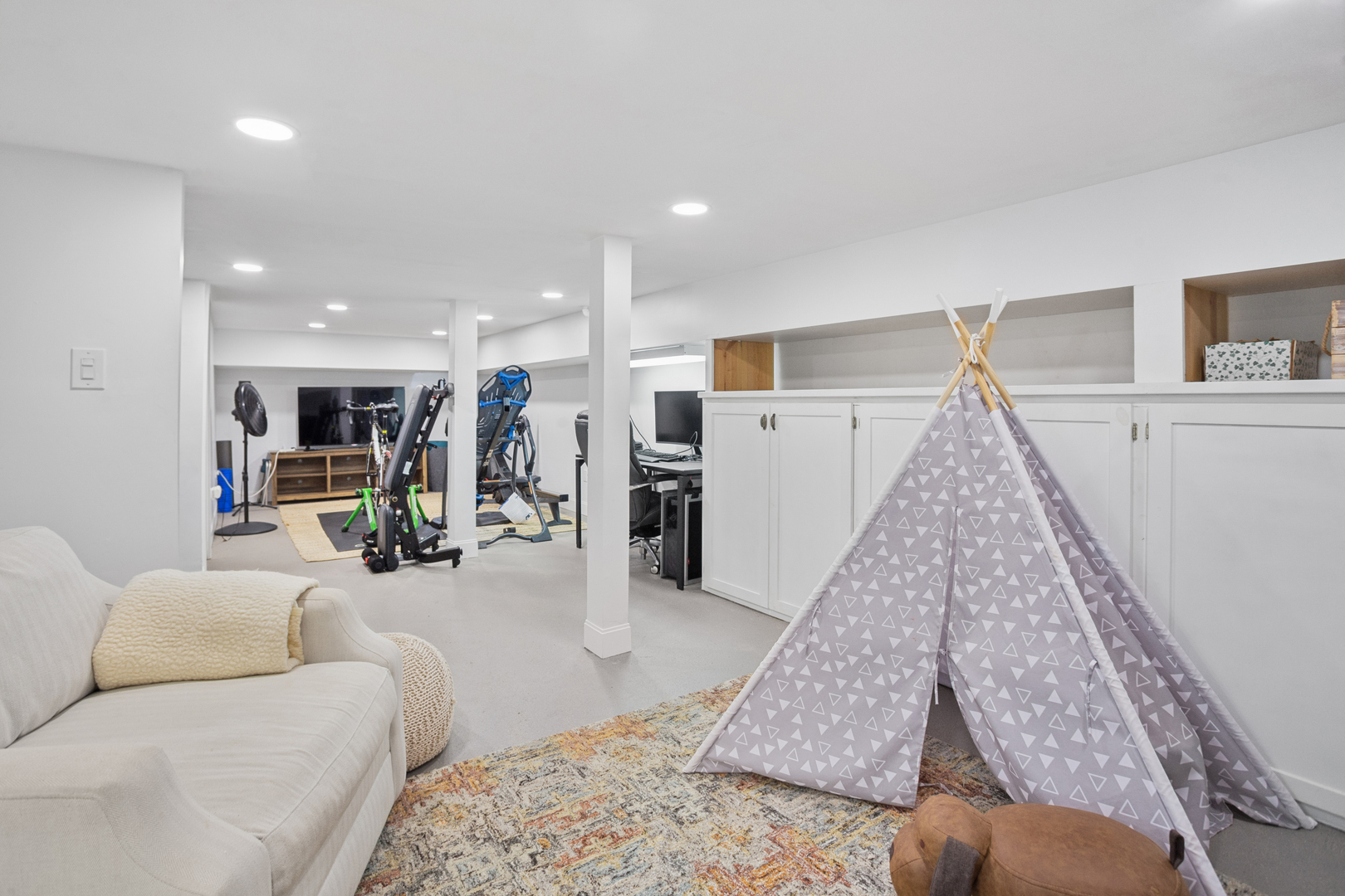 305 N Addison Avenue