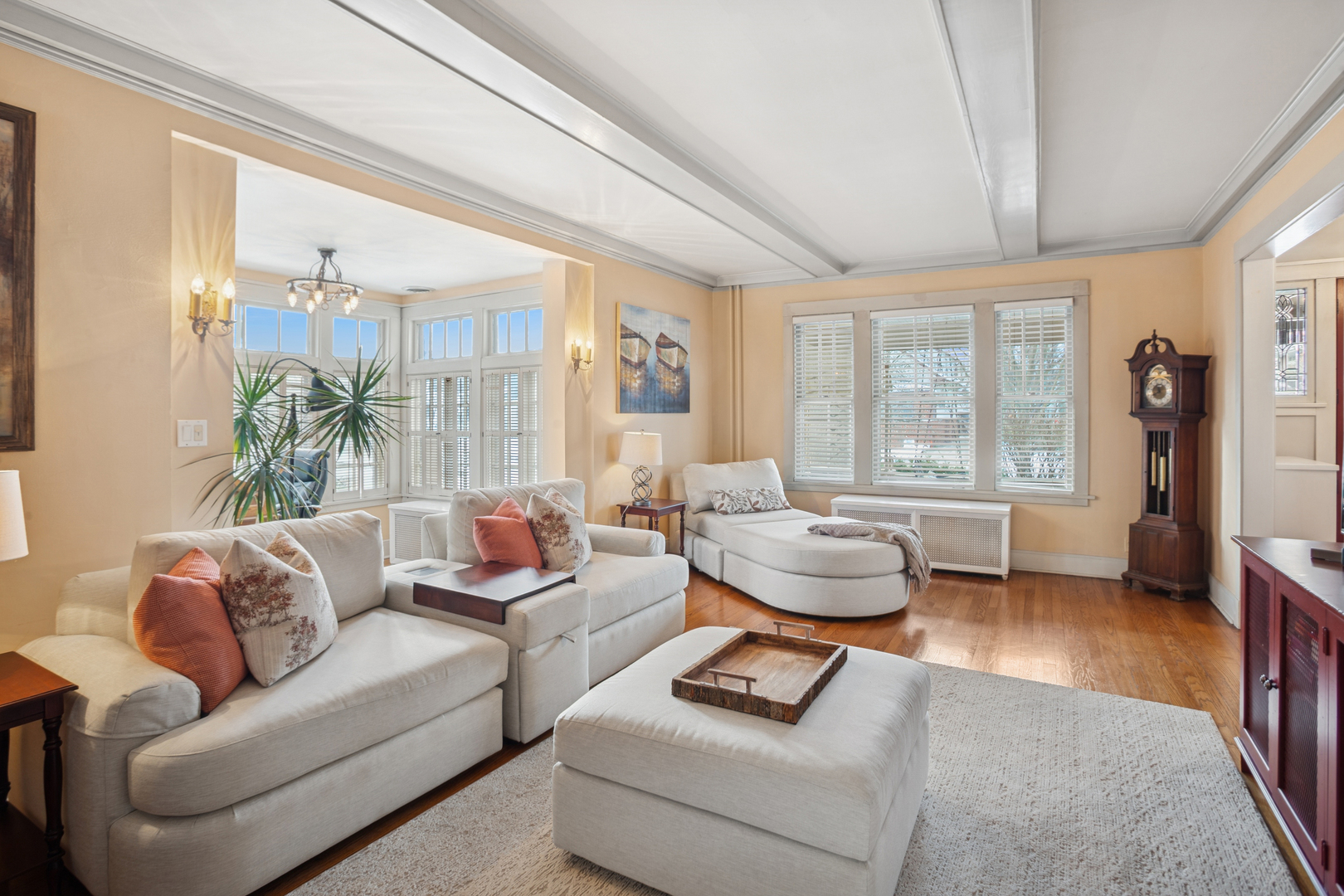 305 N Addison Avenue