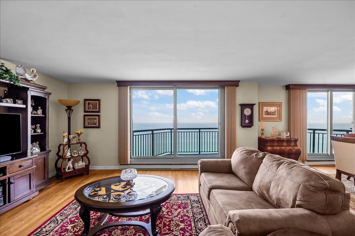 6007 N SHERIDAN Road Unit: 37B