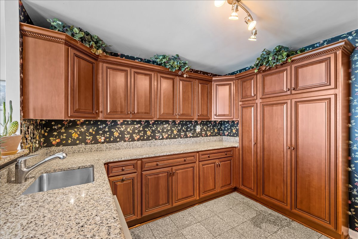 6007 N SHERIDAN Road Unit: 37B