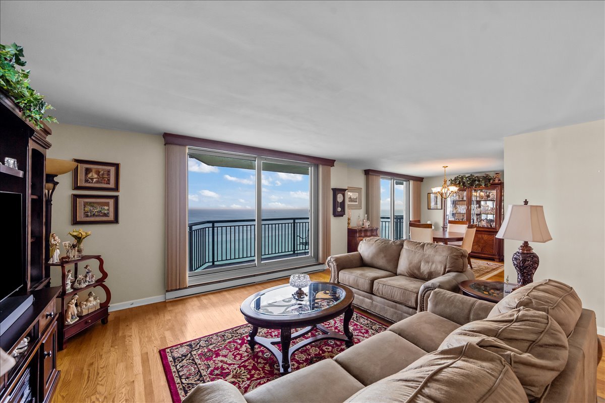 6007 N SHERIDAN Road Unit: 37B