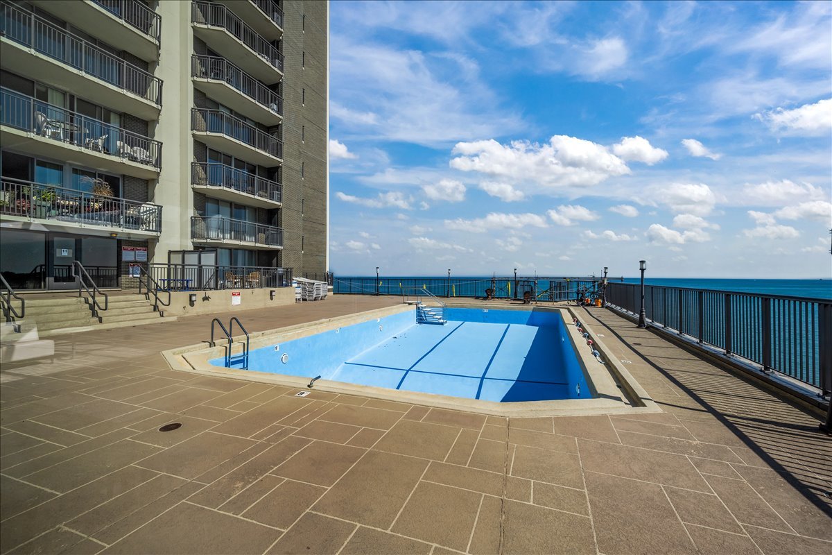 6007 N SHERIDAN Road Unit: 37B